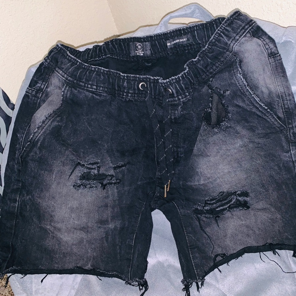 Men rip jean shorts